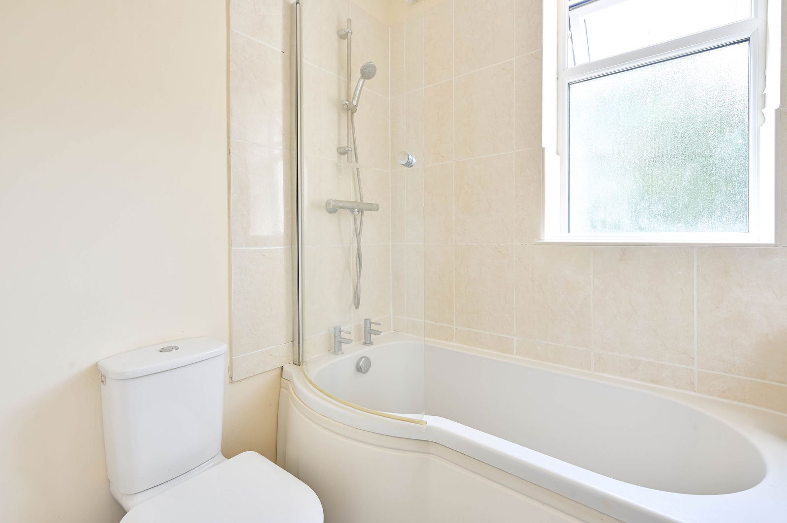 4 bed detached house to rent in Pound Lane, Guildford 11