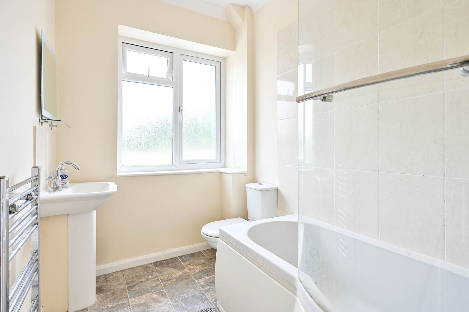 4 bed detached house to rent in Pound Lane, Guildford 7