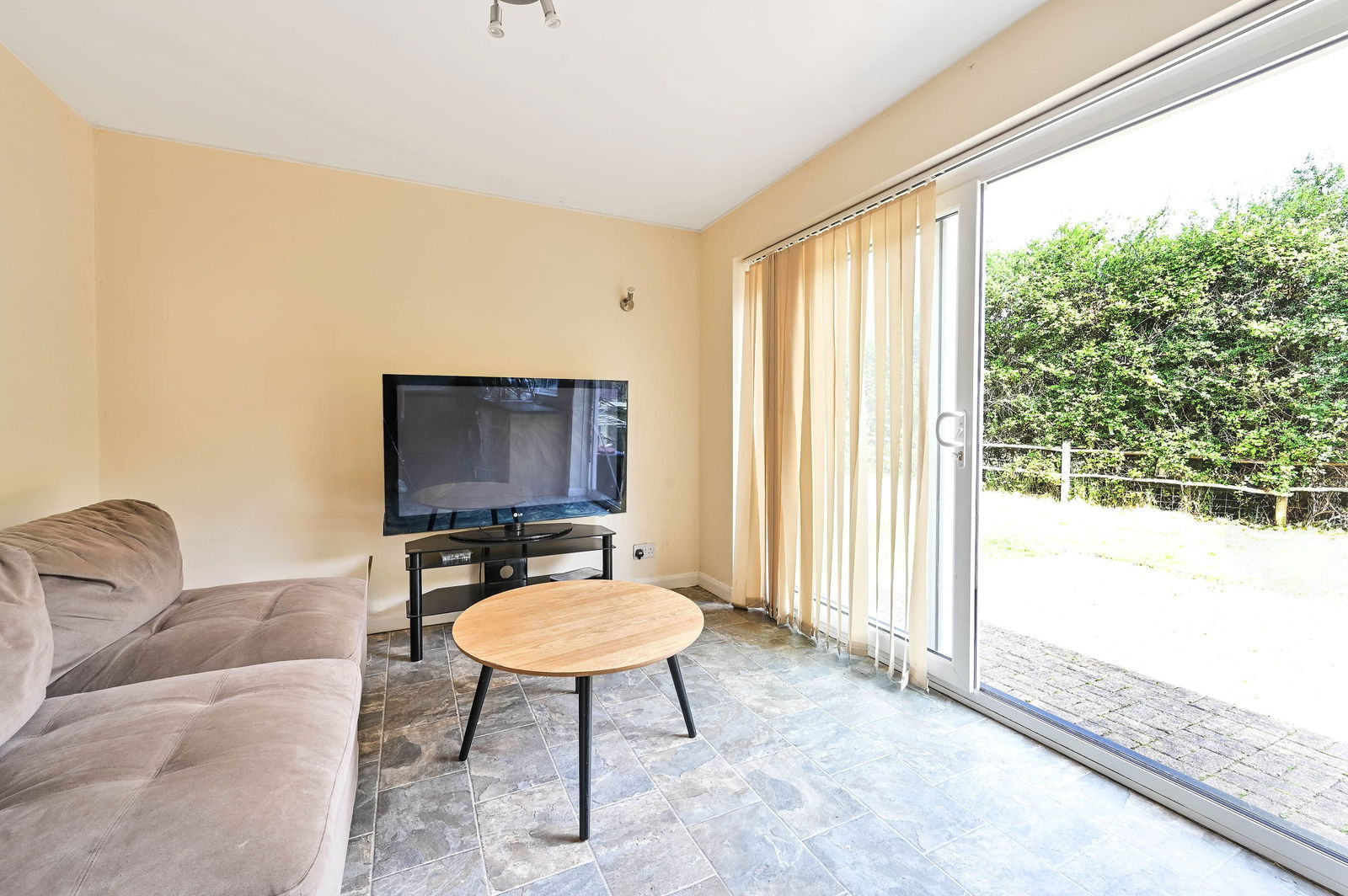 4 bed detached house to rent in Pound Lane, Guildford 5