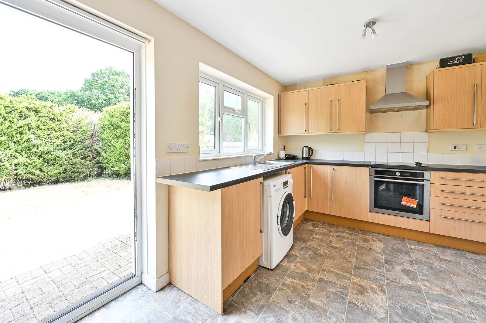 4 bed detached house to rent in Pound Lane, Guildford 4