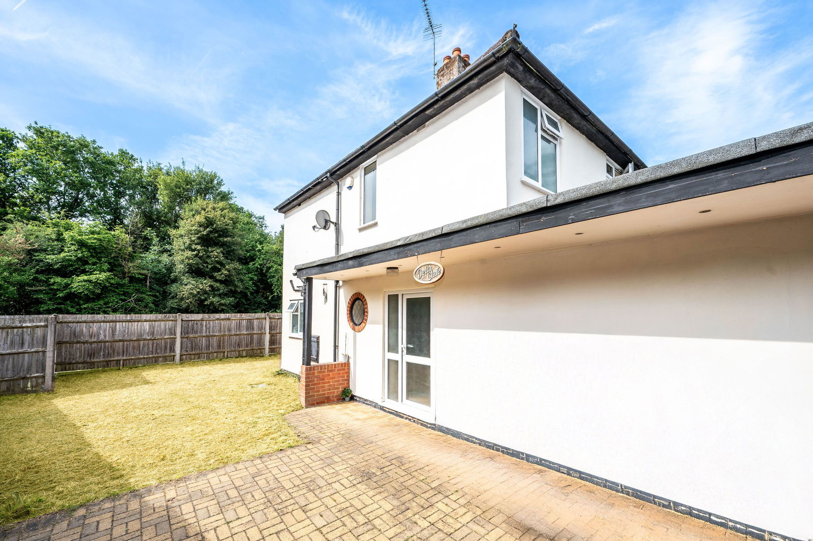 4 bed detached house to rent in Pound Lane, Guildford  - Property Image 3