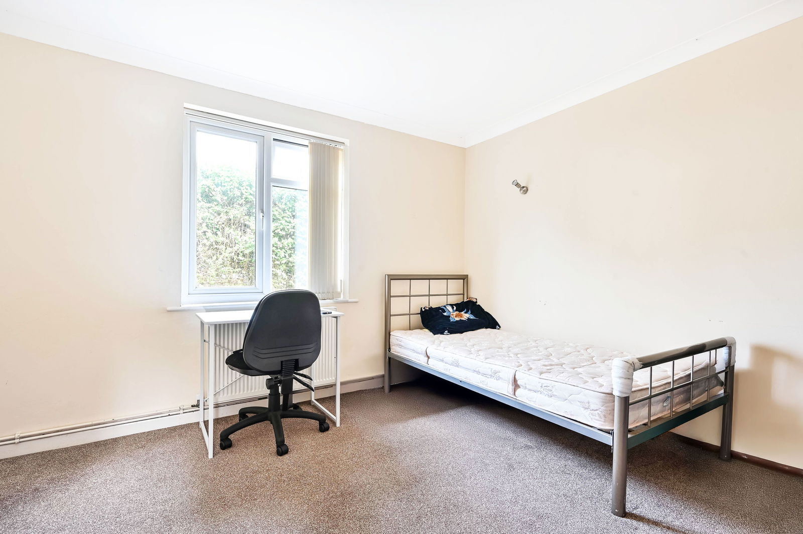 4 bed detached house to rent in Pound Lane, Guildford 12