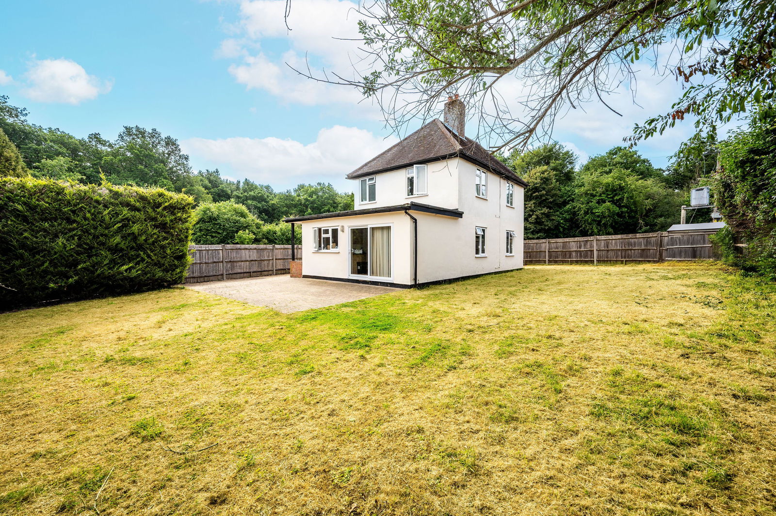 4 bed detached house to rent in Pound Lane, Guildford, GU3
