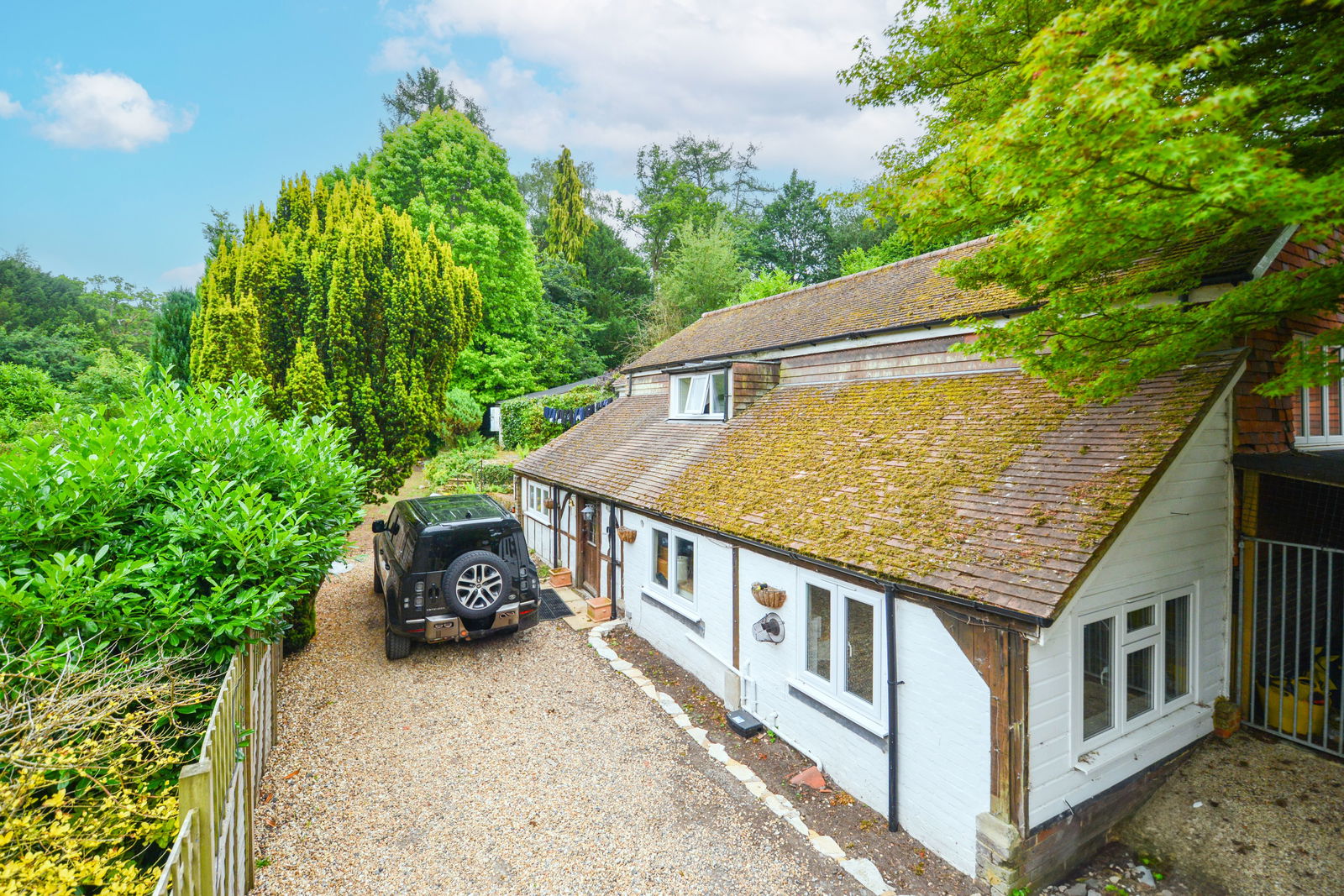 2 bed cottage to rent in Mackies Hill, Guildford  - Property Image 2