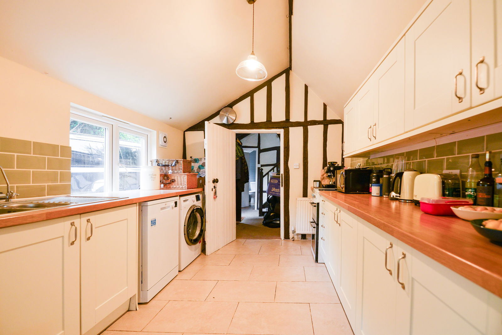 2 bed cottage to rent in Mackies Hill, Guildford  - Property Image 9