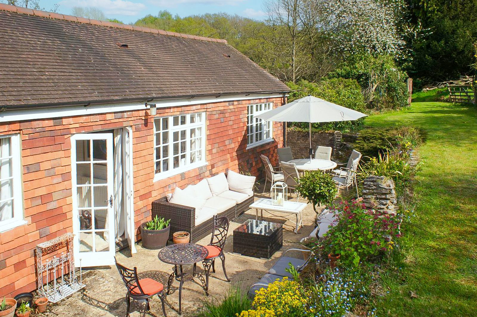 2 bed cottage to rent in Mackies Hill, Guildford  - Property Image 6