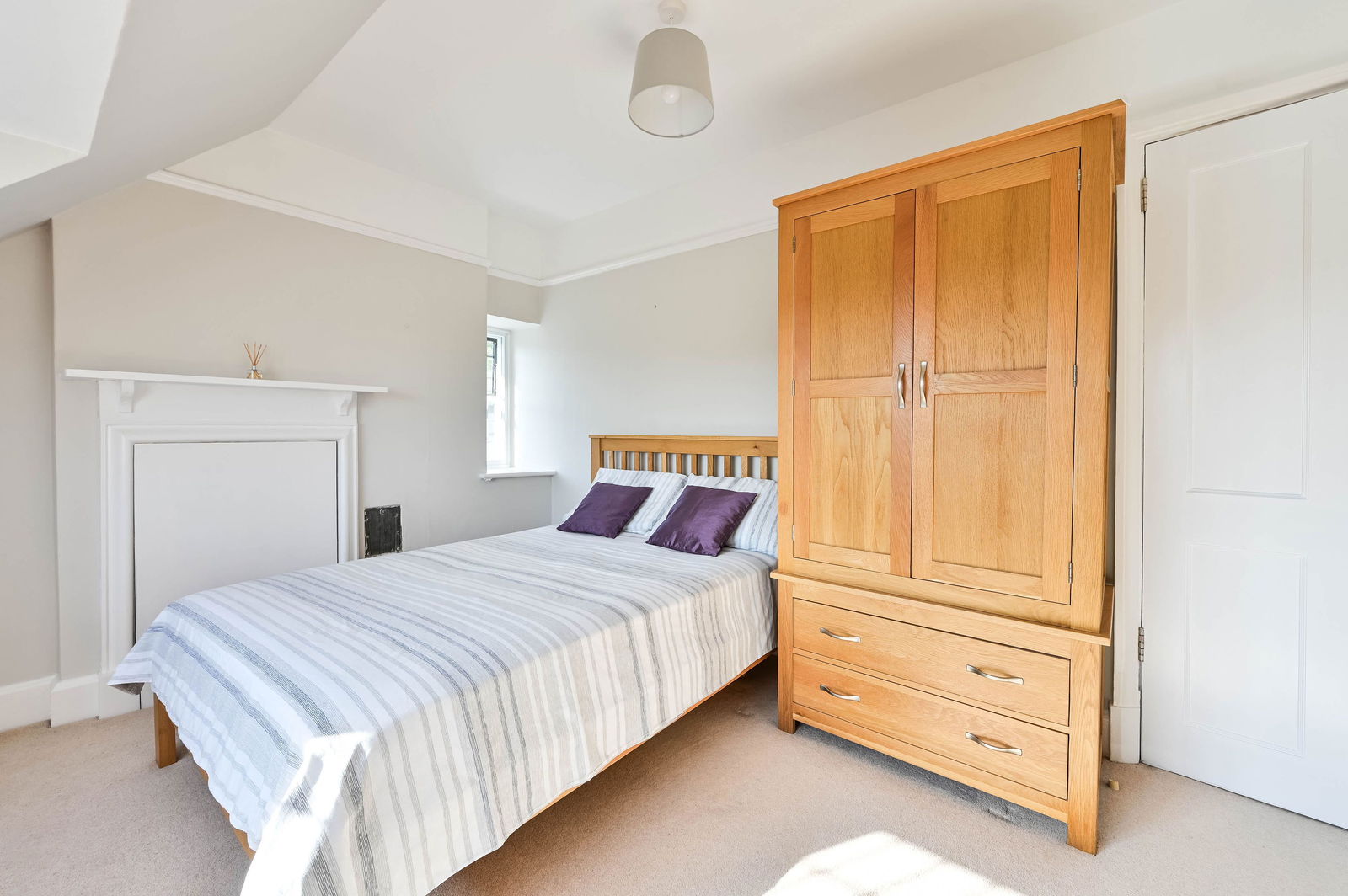 2 bed flat to rent in Portsmouth Road, Guildford  - Property Image 10