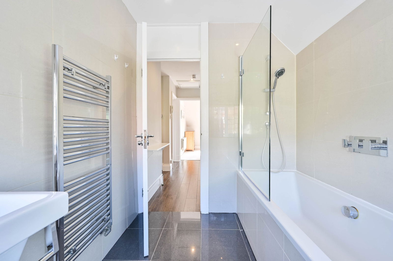 2 bed flat to rent in Portsmouth Road, Guildford  - Property Image 15