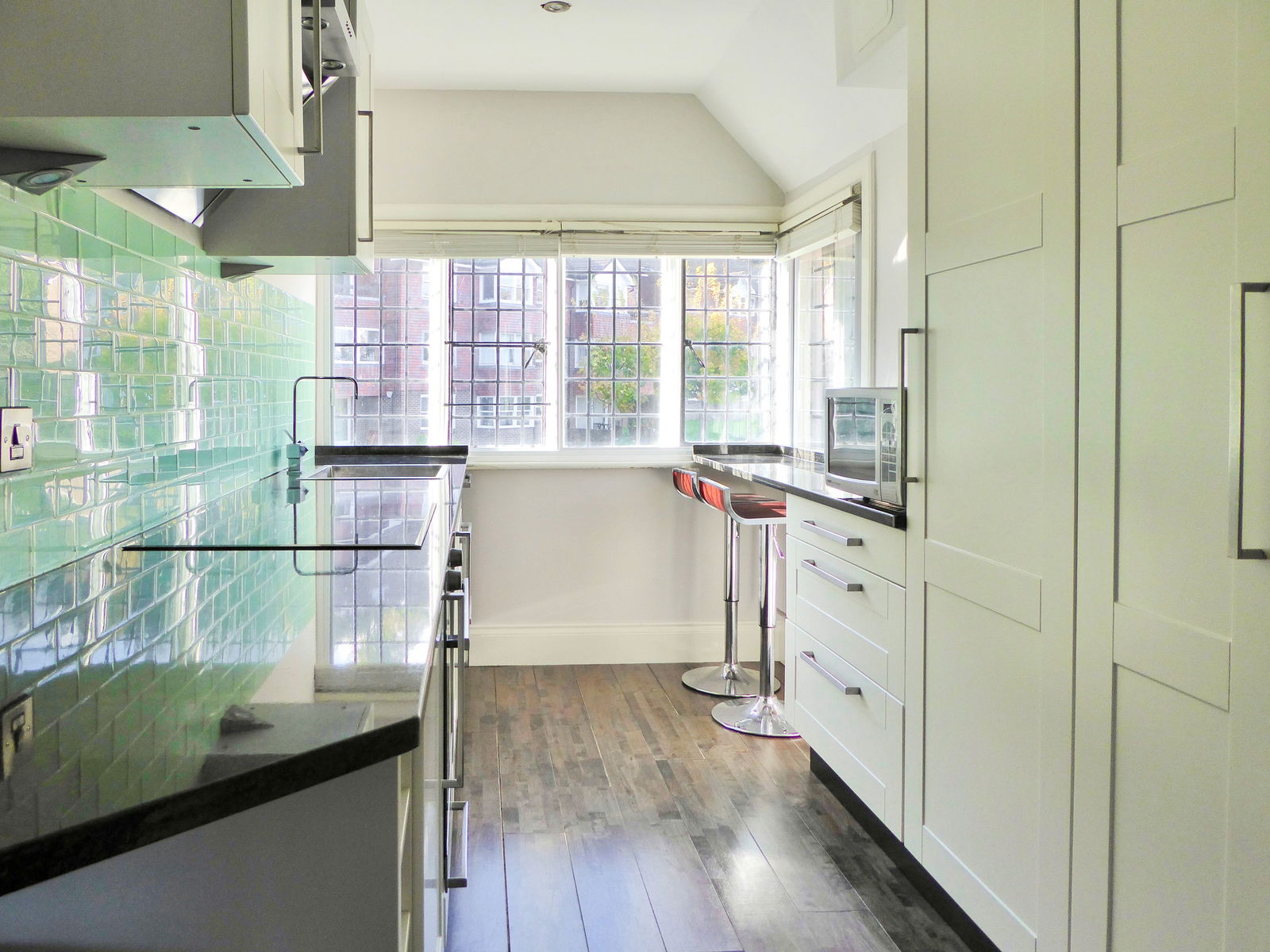 2 bed flat to rent in Portsmouth Road, Guildford  - Property Image 2