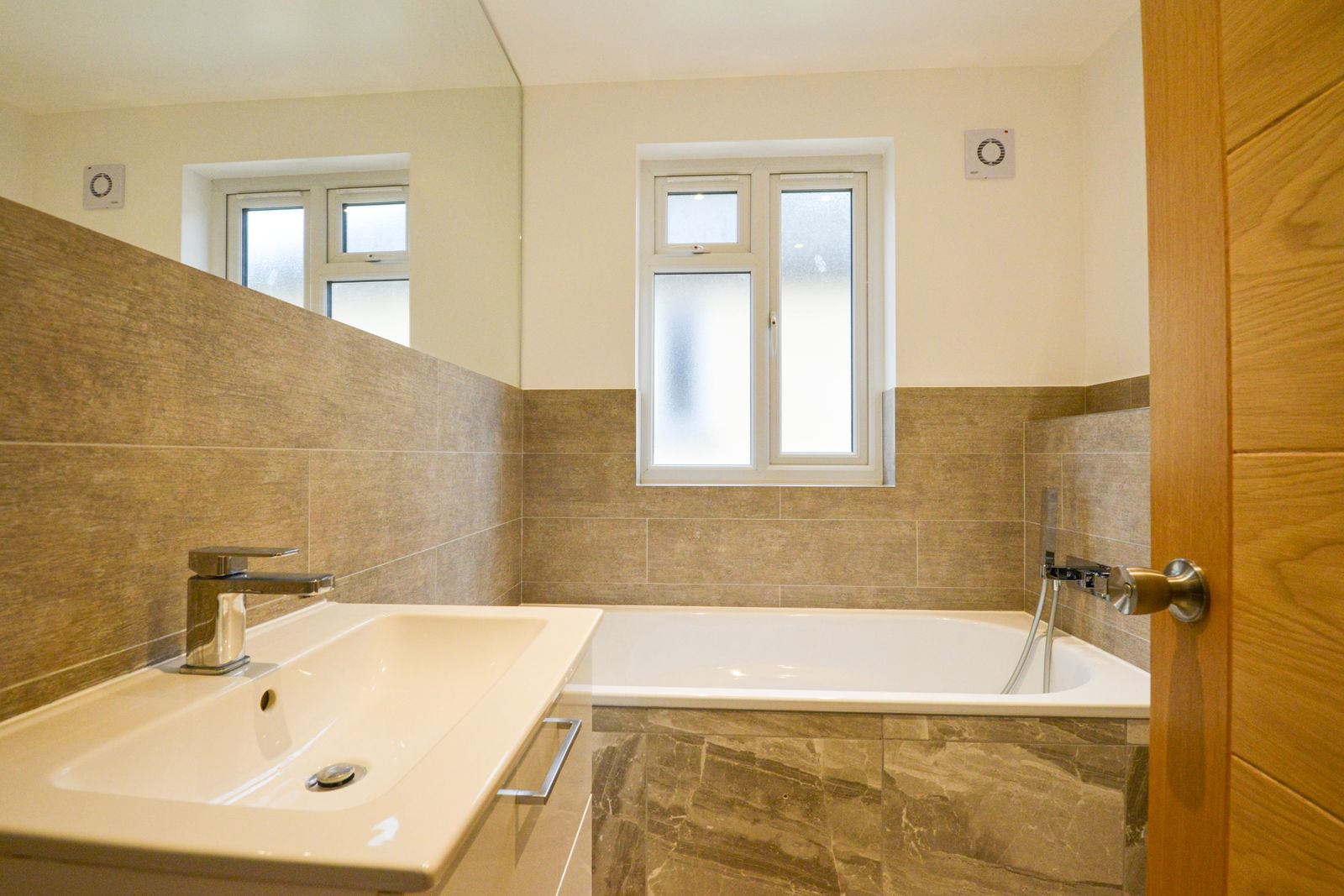 3 bed end of terrace house to rent in Gloucester Road, Guildford  - Property Image 5