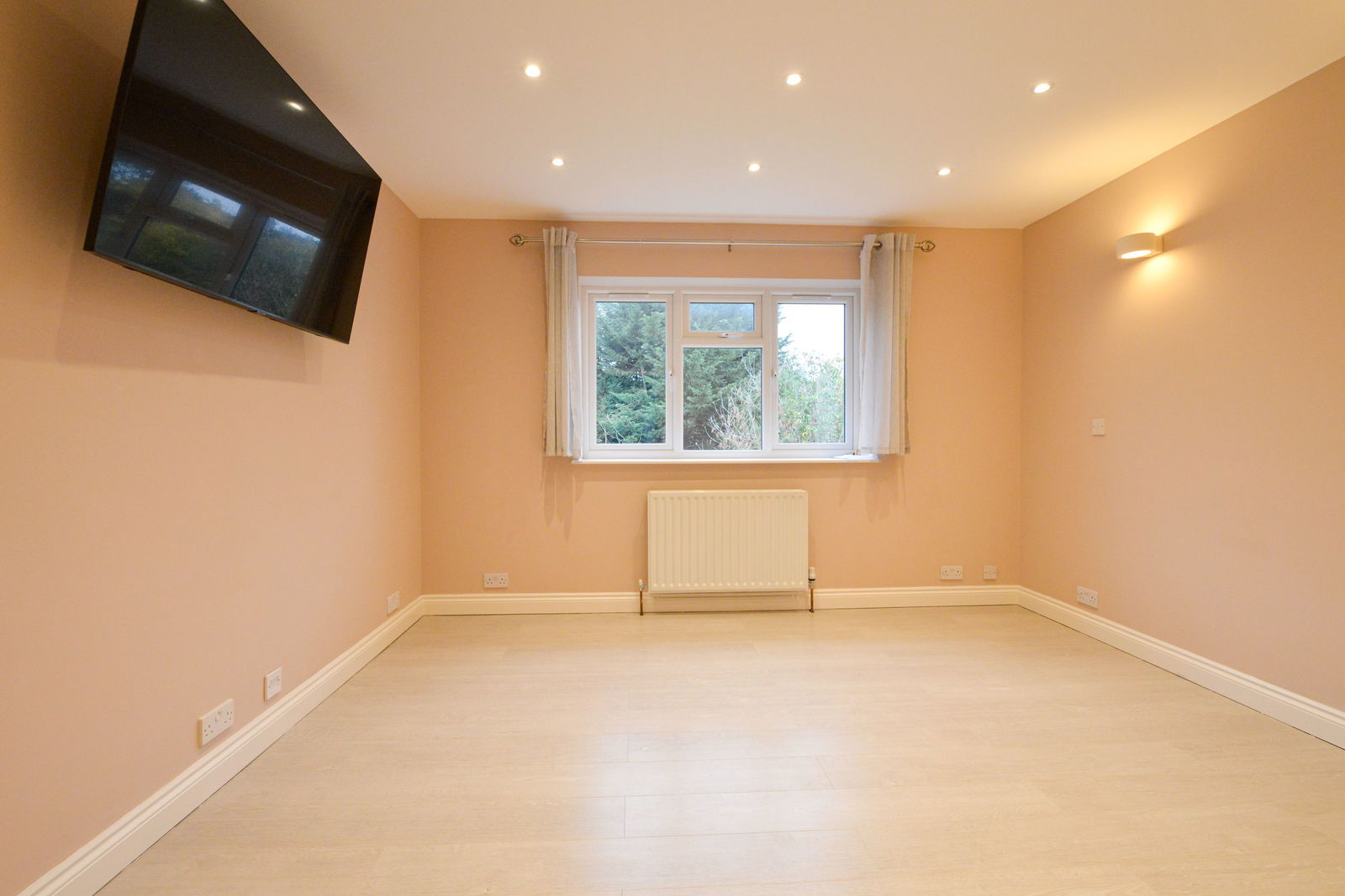 3 bed end of terrace house to rent in Gloucester Road, Guildford  - Property Image 8
