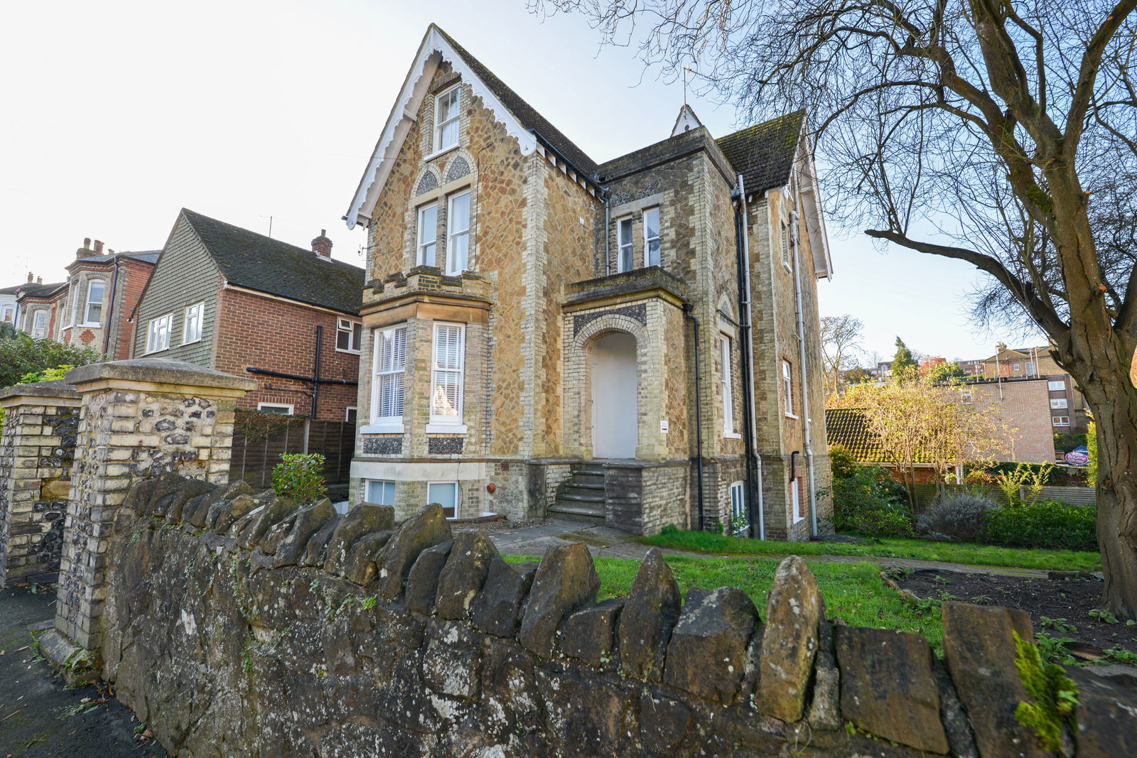 2 bed flat for sale in Baillie Road, Guildford  - Property Image 1