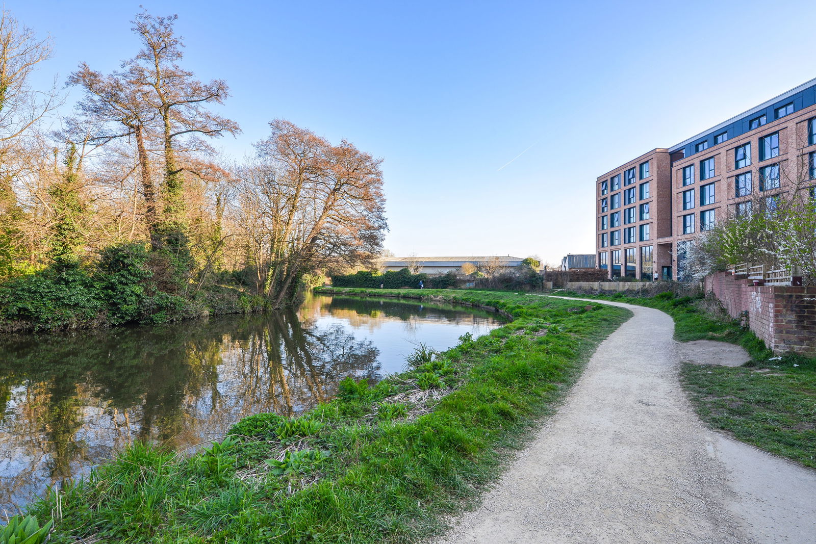 2 bed flat to rent in Walnut Tree Close, Guildford  - Property Image 16
