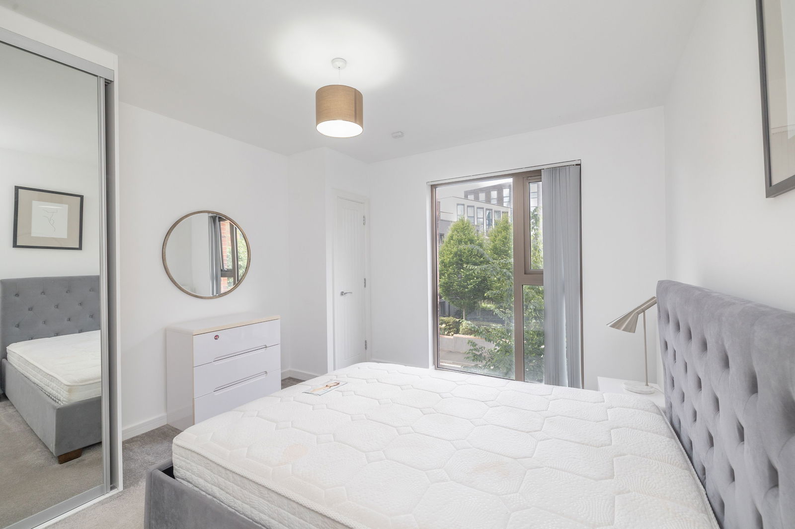 2 bed flat to rent in Walnut Tree Close, Guildford 6