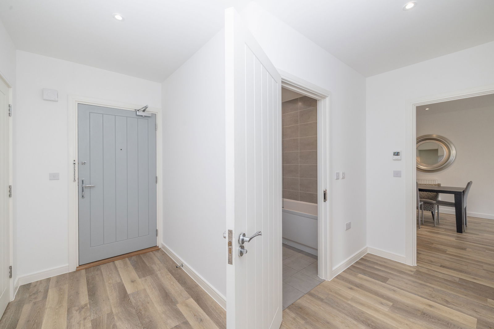 2 bed flat to rent in Walnut Tree Close, Guildford  - Property Image 13