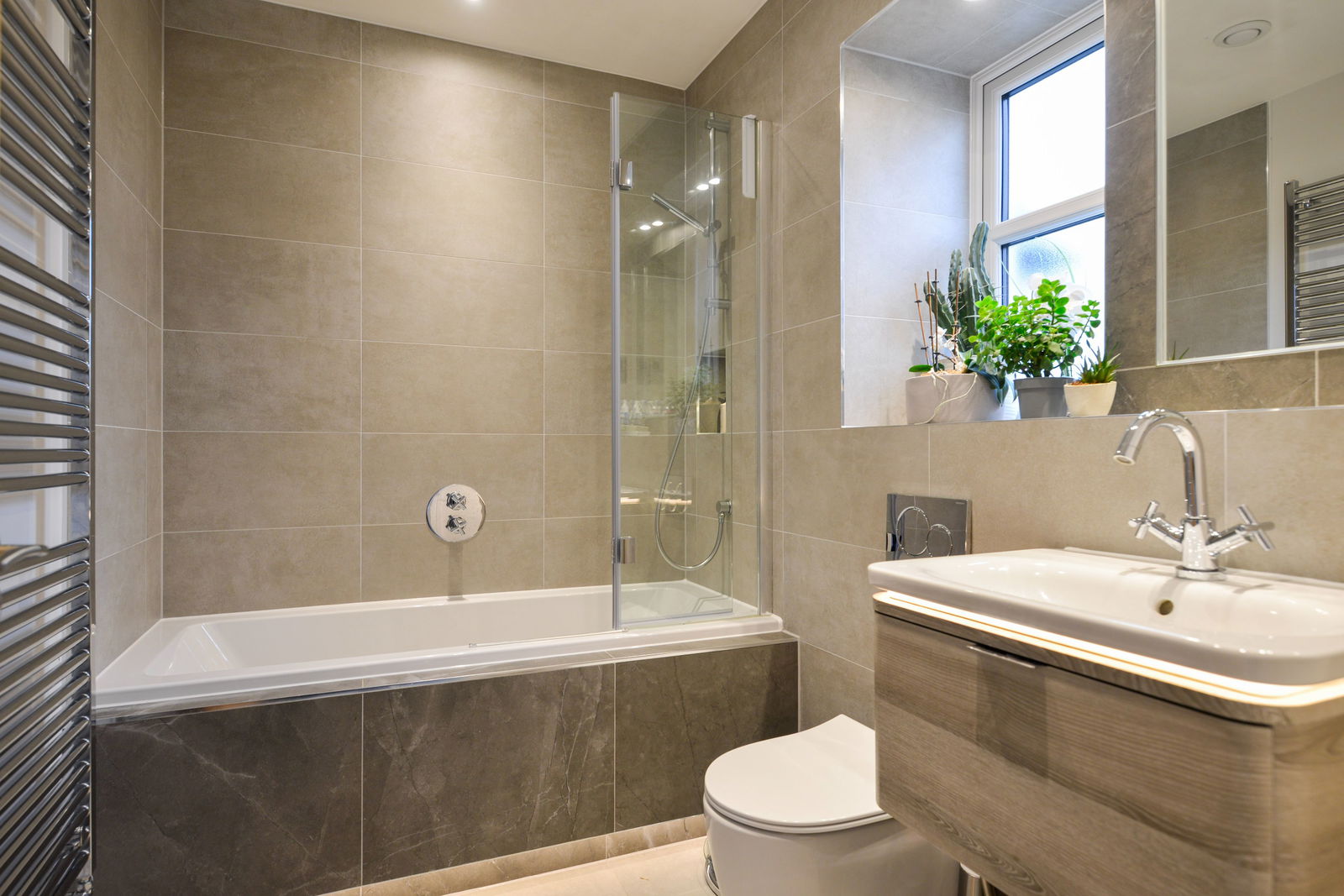 3 bed terraced house to rent, Leatherhead  - Property Image 7