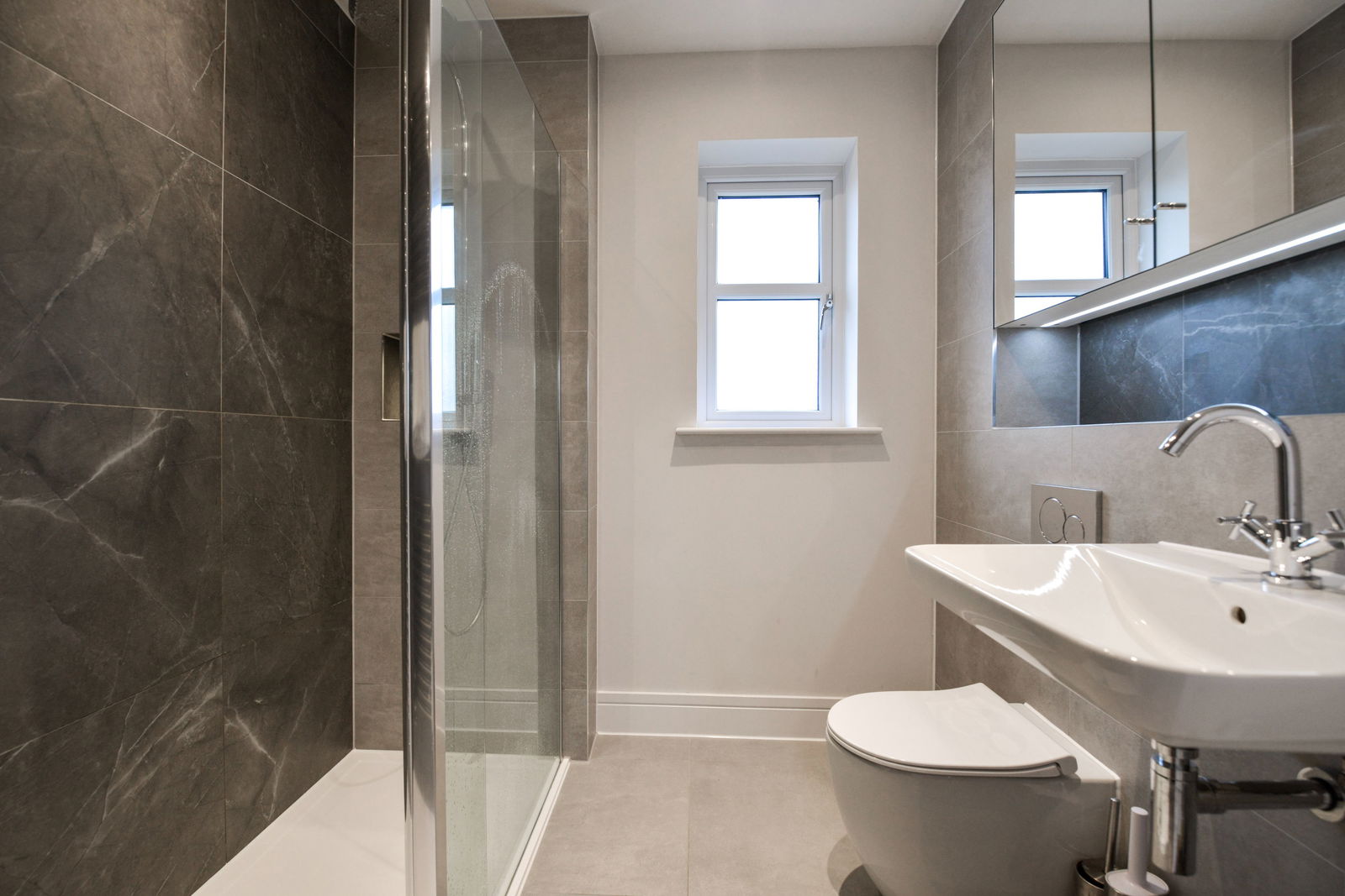 3 bed terraced house to rent, Leatherhead 9