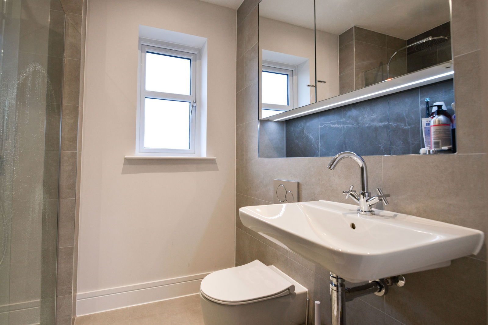 3 bed terraced house to rent, Leatherhead  - Property Image 12