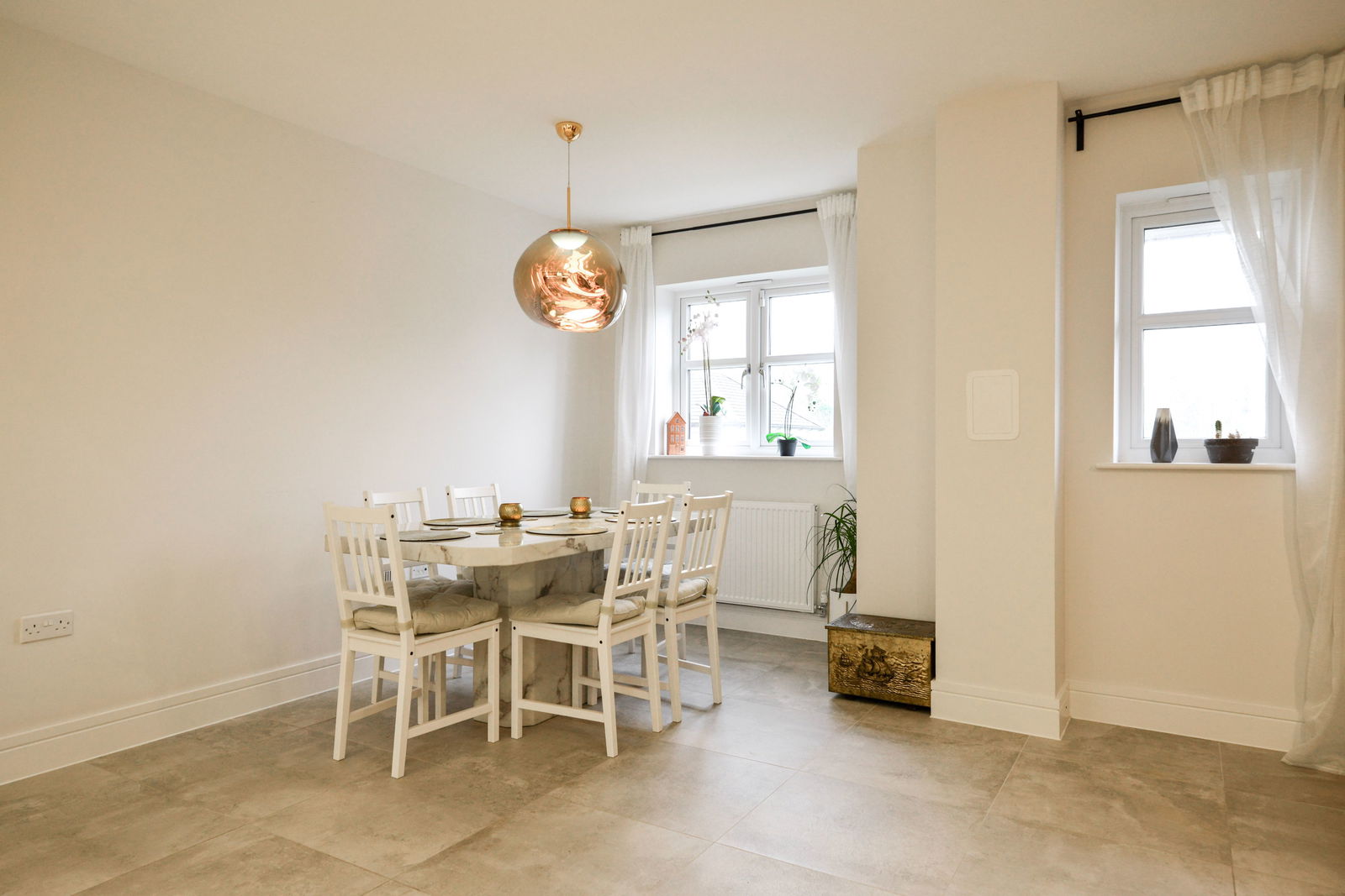 3 bed terraced house to rent, Leatherhead 5