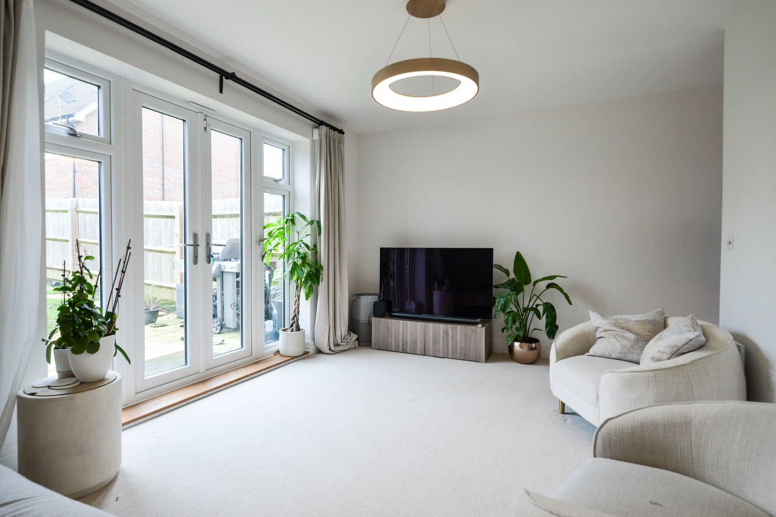 3 bed terraced house to rent, Leatherhead  - Property Image 5
