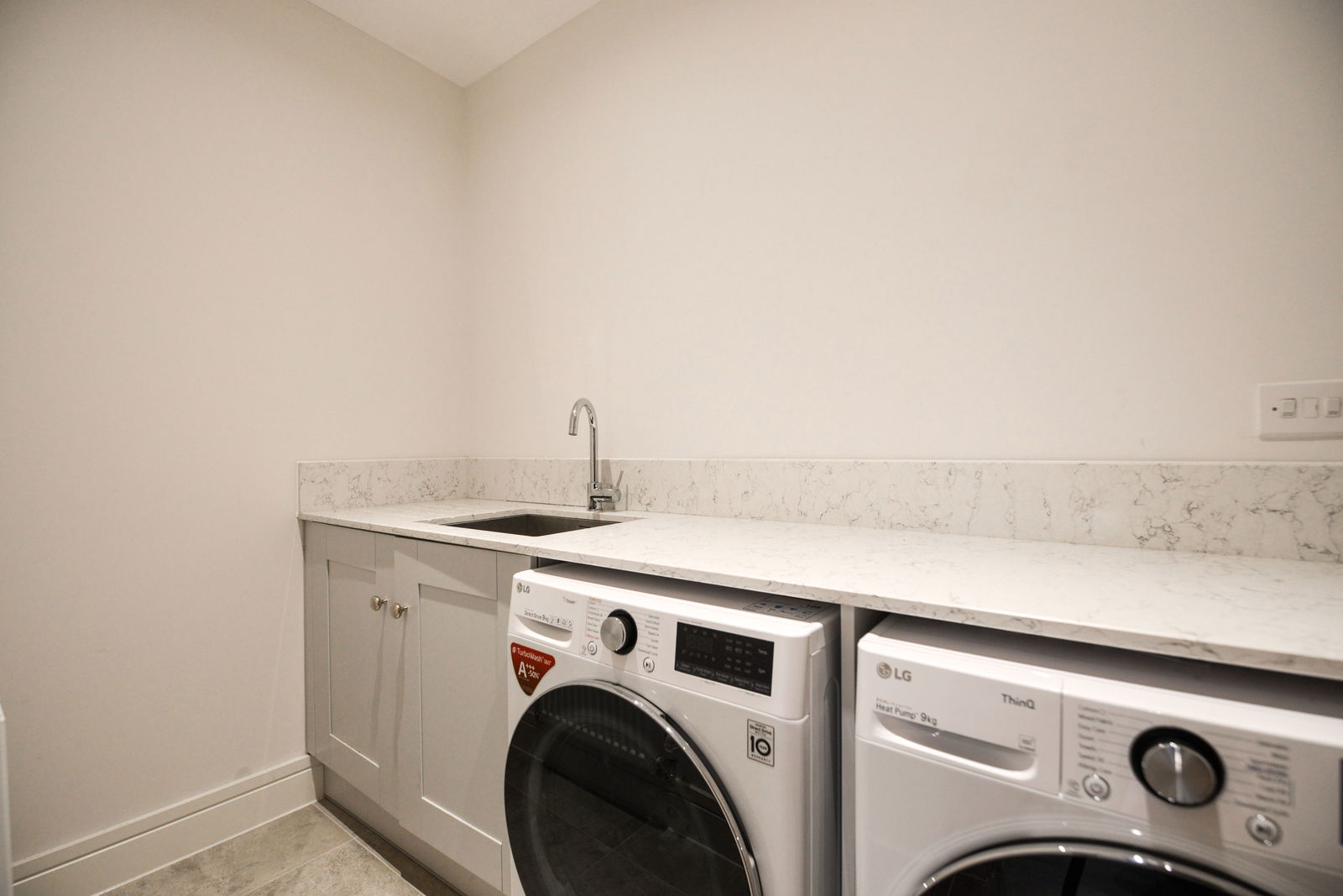 3 bed terraced house to rent, Leatherhead  - Property Image 17