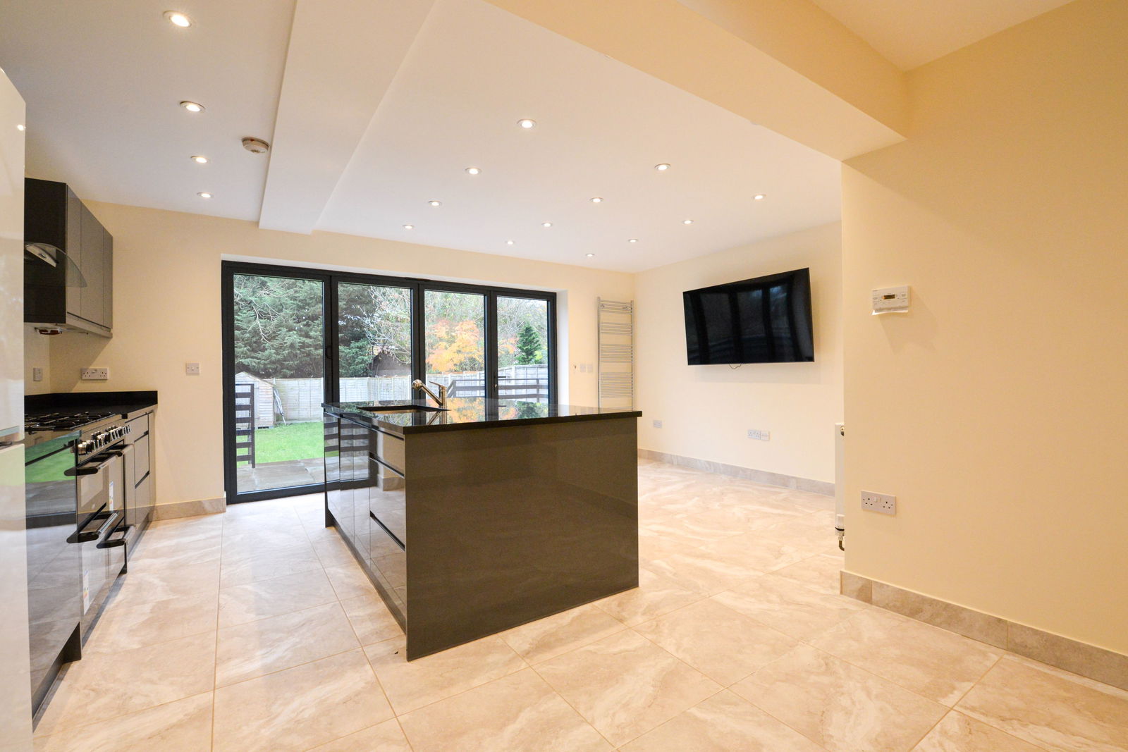 4 bed semi-detached house to rent in Canterbury Road, Guildford  - Property Image 7