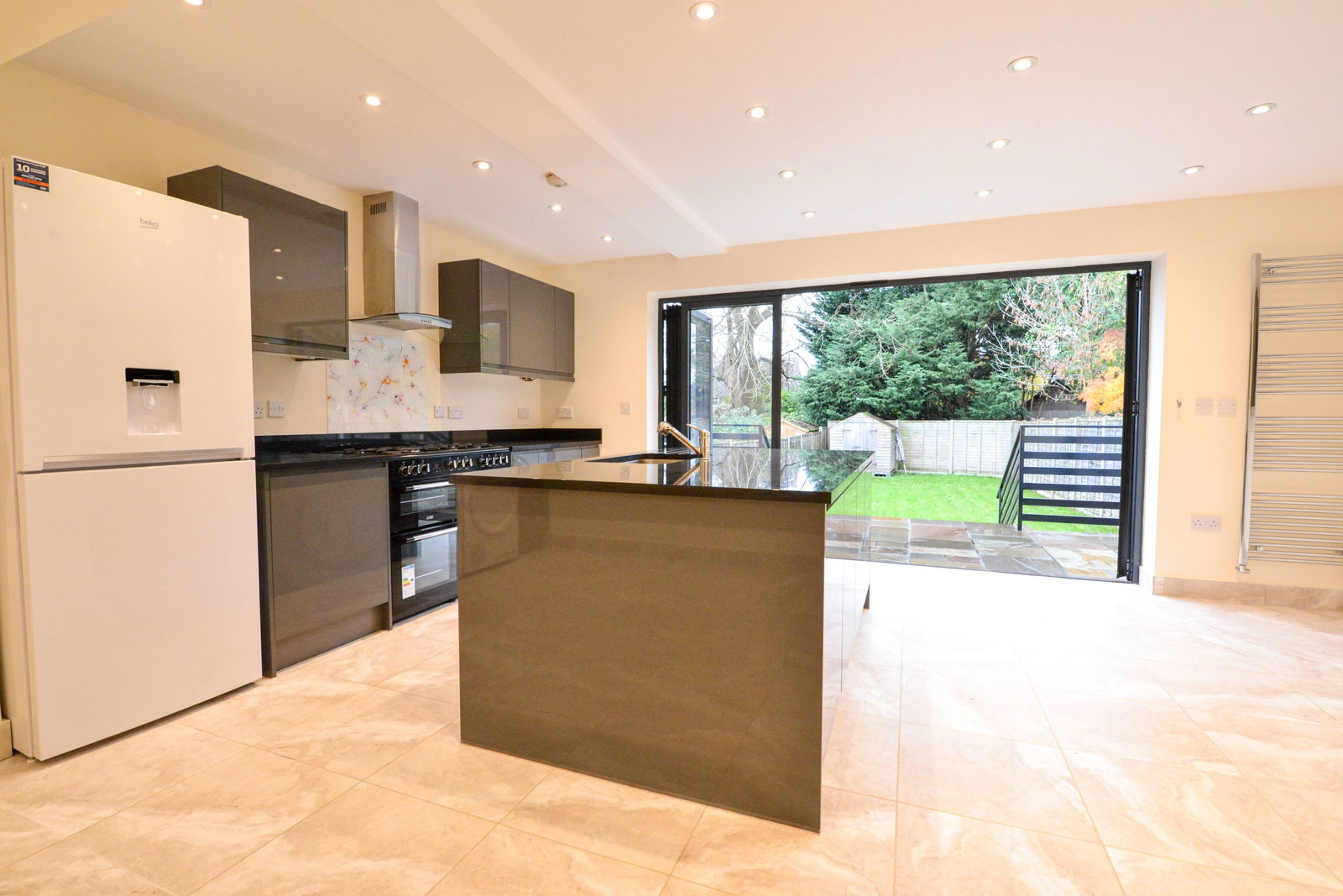 4 bed semi-detached house to rent in Canterbury Road, Guildford  - Property Image 3