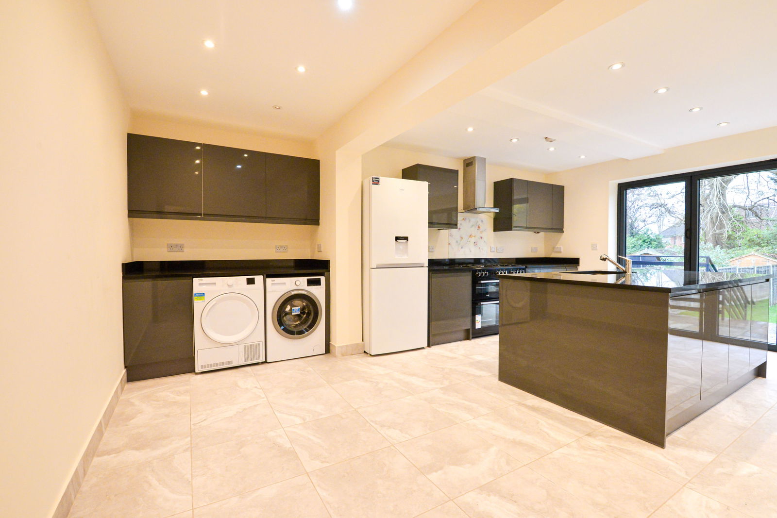 4 bed semi-detached house to rent in Canterbury Road, Guildford  - Property Image 5