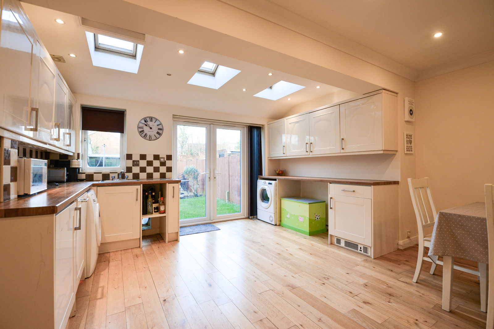 4 bed terraced house for sale in Kingshill Avenue, Worcester Park  - Property Image 5