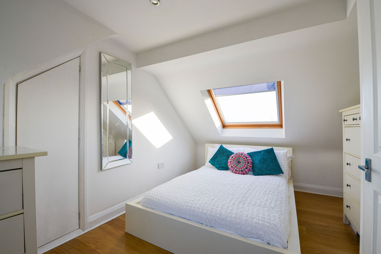 4 bed terraced house for sale in Kingshill Avenue, Worcester Park 10