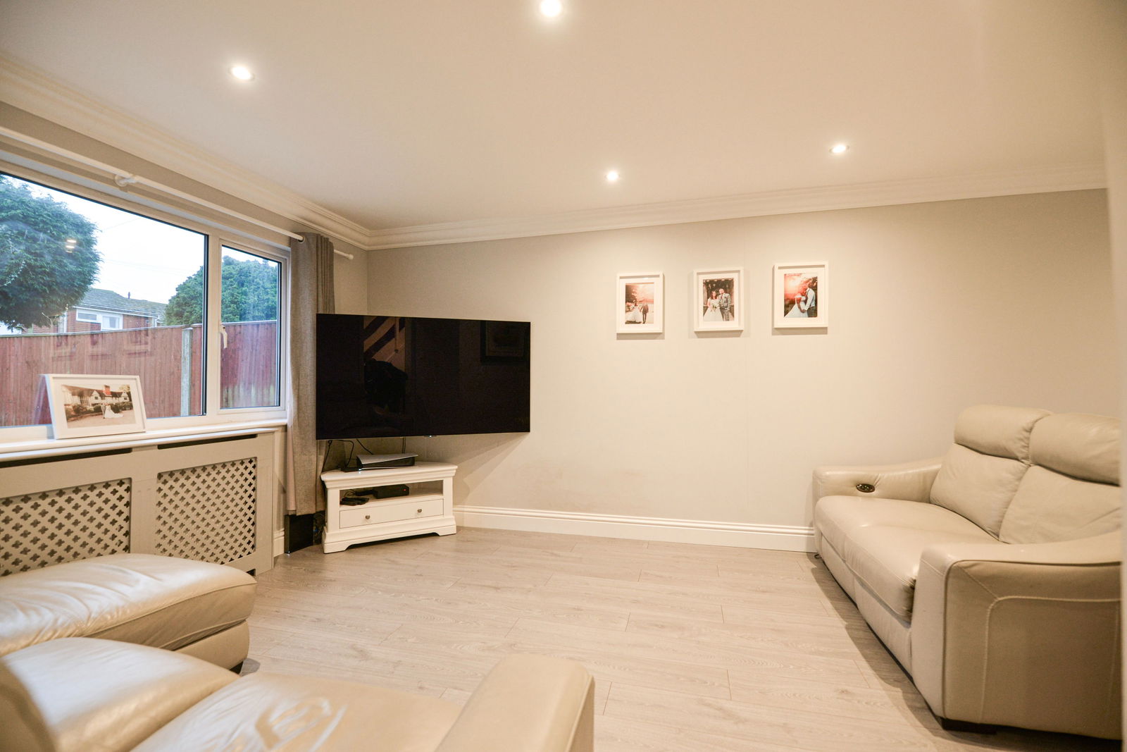 3 bed terraced house for sale in St. Albans Close, Guildford  - Property Image 4