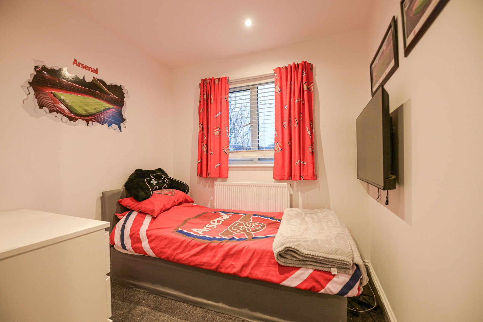 3 bed terraced house for sale in St. Albans Close, Guildford  - Property Image 9