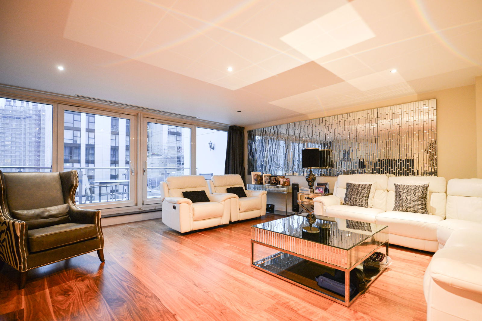 3 bed penthouse for sale in Winchester Road, London 2