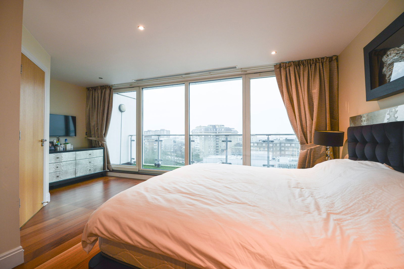 3 bed penthouse for sale in Winchester Road, London 5