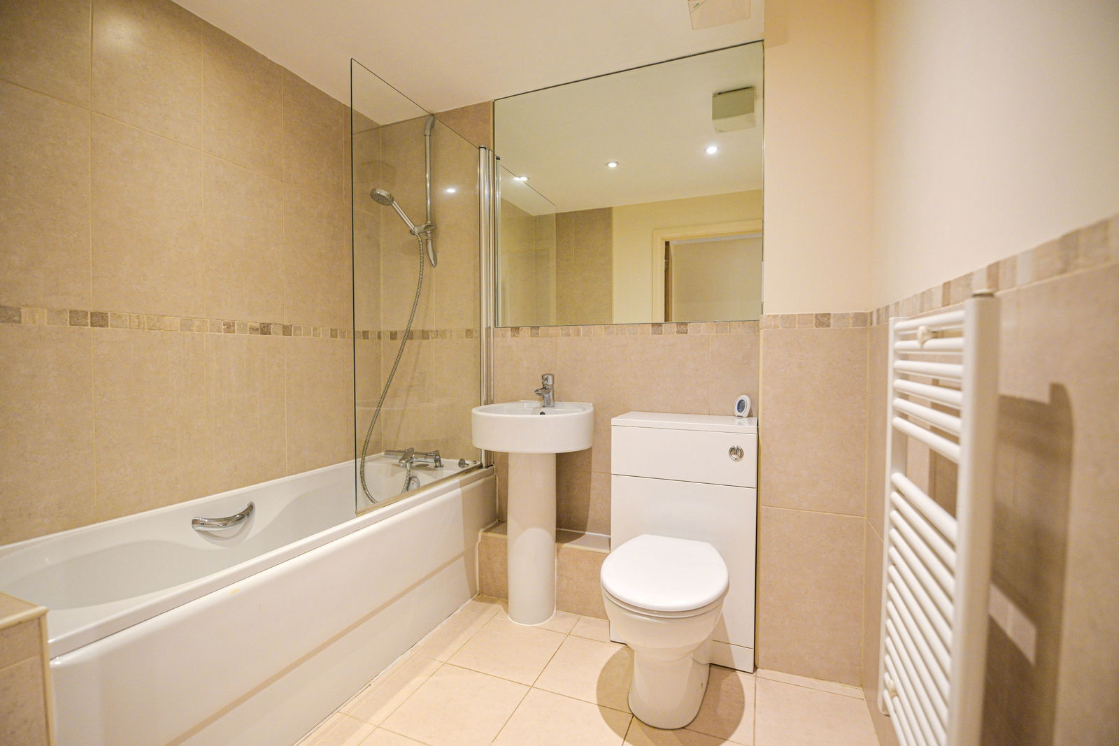 2 bed flat for sale in Lindfield Gardens, Guildford  - Property Image 7