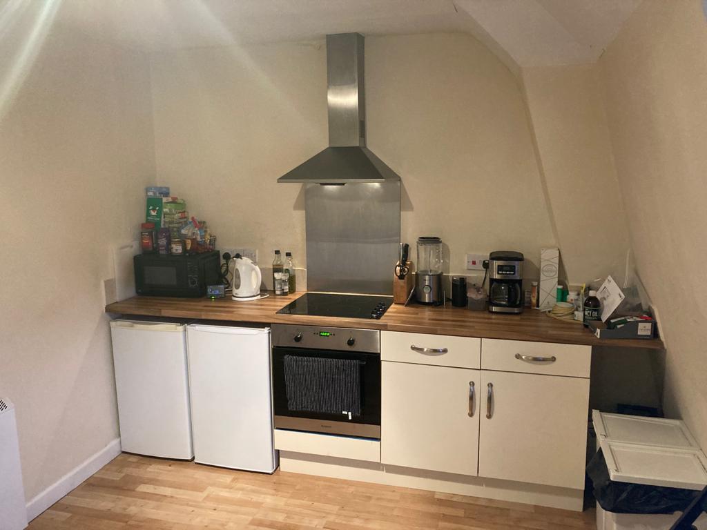 2 bed flat to rent in London Road, Guildford  - Property Image 2