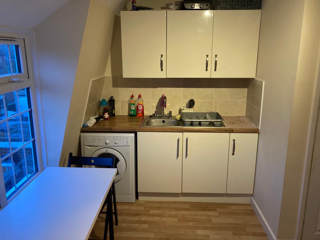 2 bed flat to rent in London Road, Guildford  - Property Image 4