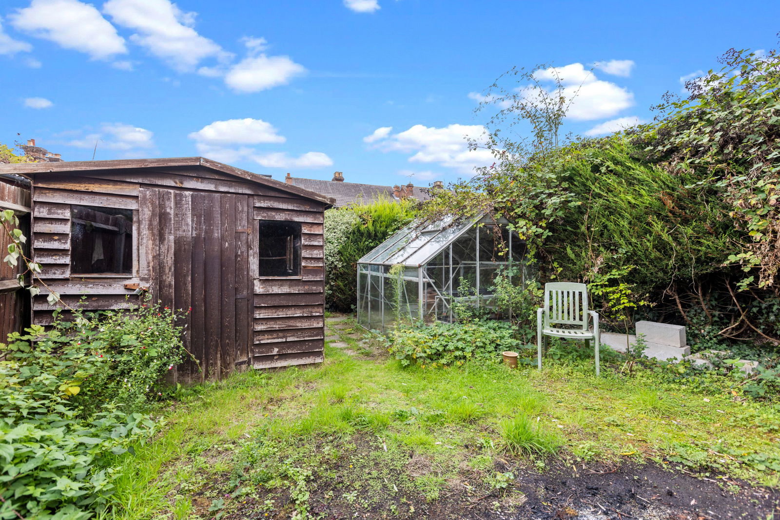 3 bed semi-detached house to rent in Worplesdon Road, Guildford 10