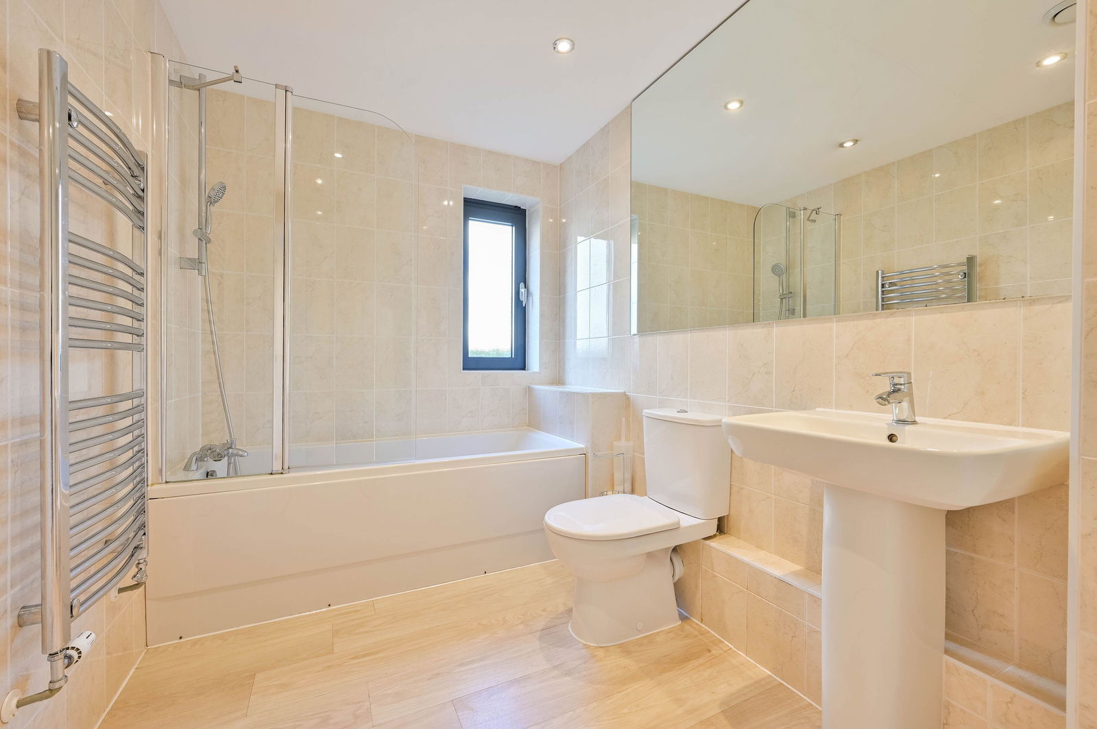 2 bed flat for sale in Walnut Tree Close, Guildford 8