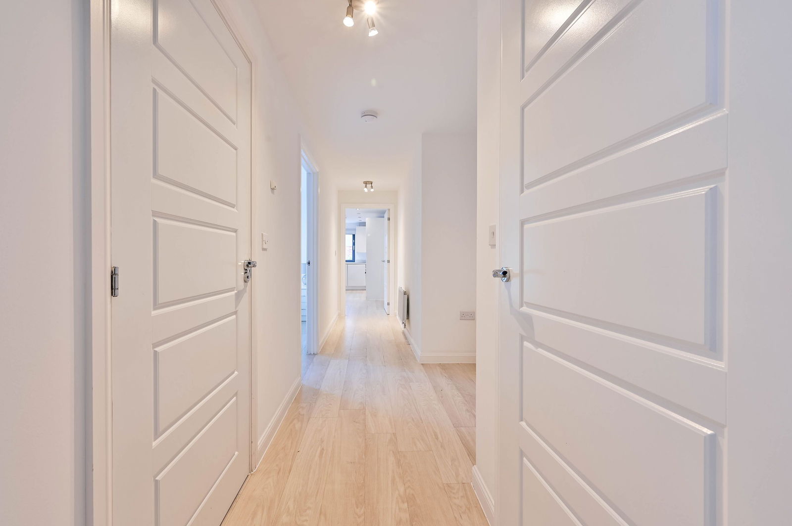 2 bed flat for sale in Walnut Tree Close, Guildford 11