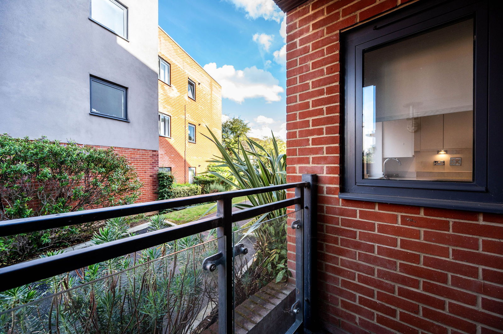 2 bed flat for sale in Walnut Tree Close, Guildford 6