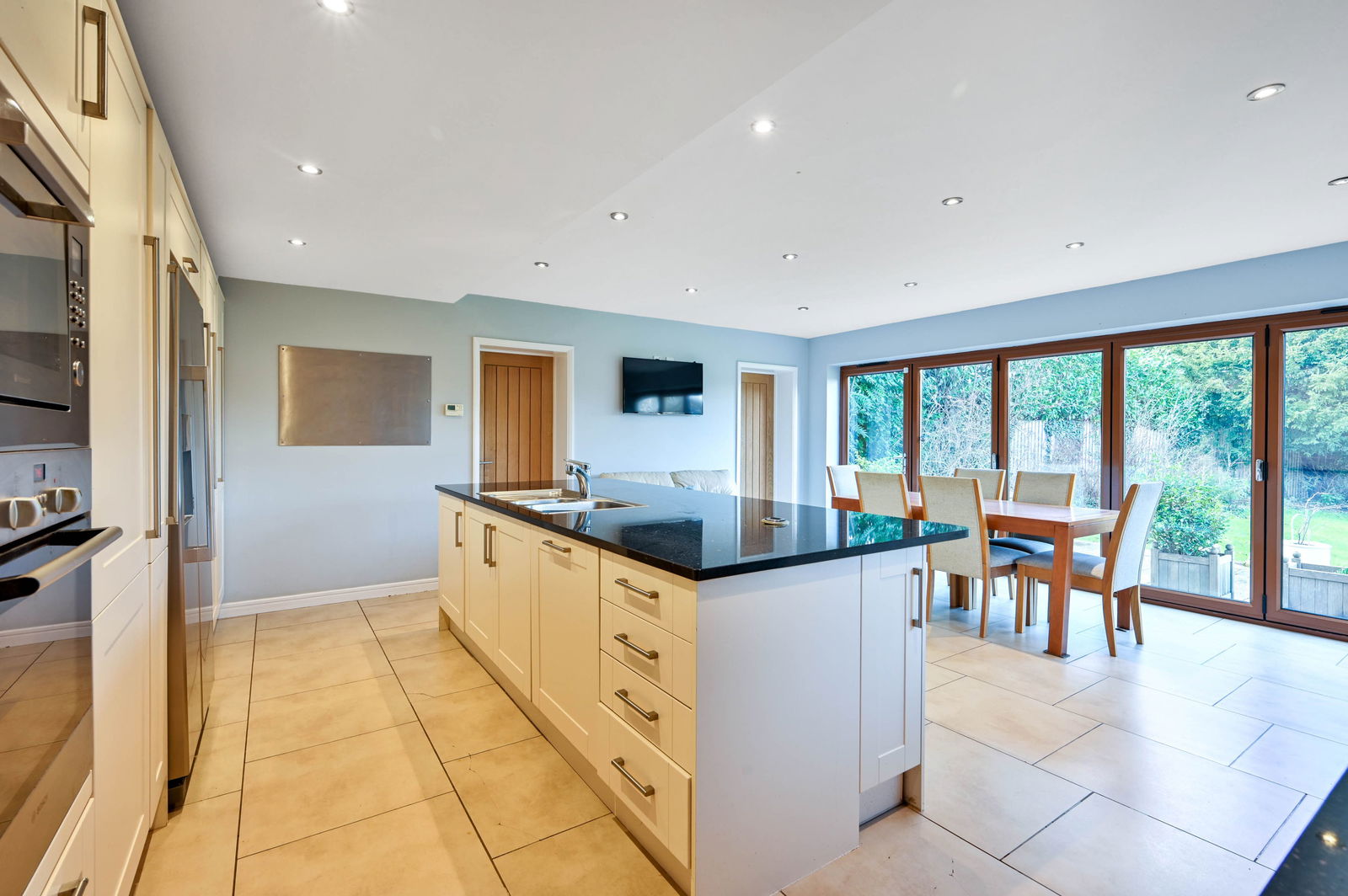 5 bed detached house for sale in Oakwood Drive, Leatherhead  - Property Image 10