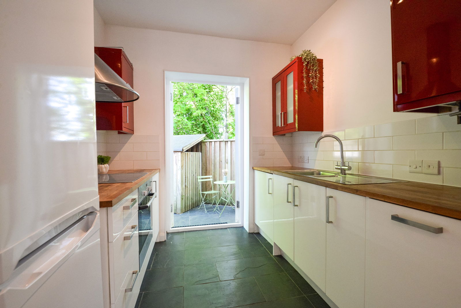 2 bed maisonette for sale in Guildford Park Road, Guildford  - Property Image 4