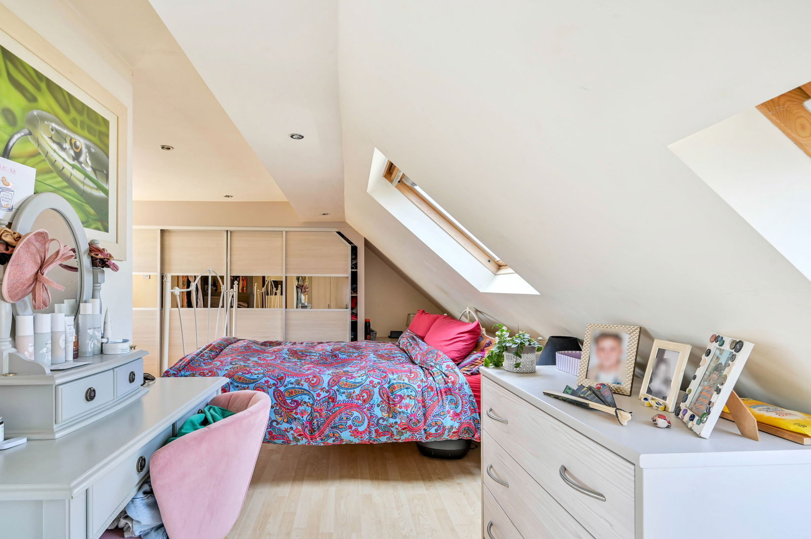 4 bed semi-detached house for sale in Stormont Way, Chessington 13