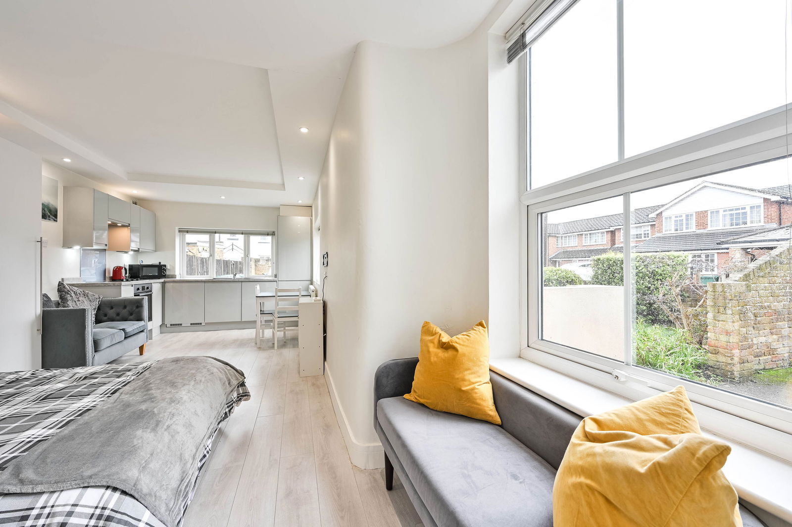 Studio flat to rent in Richmond Road, Staines-upon-thames  - Property Image 10