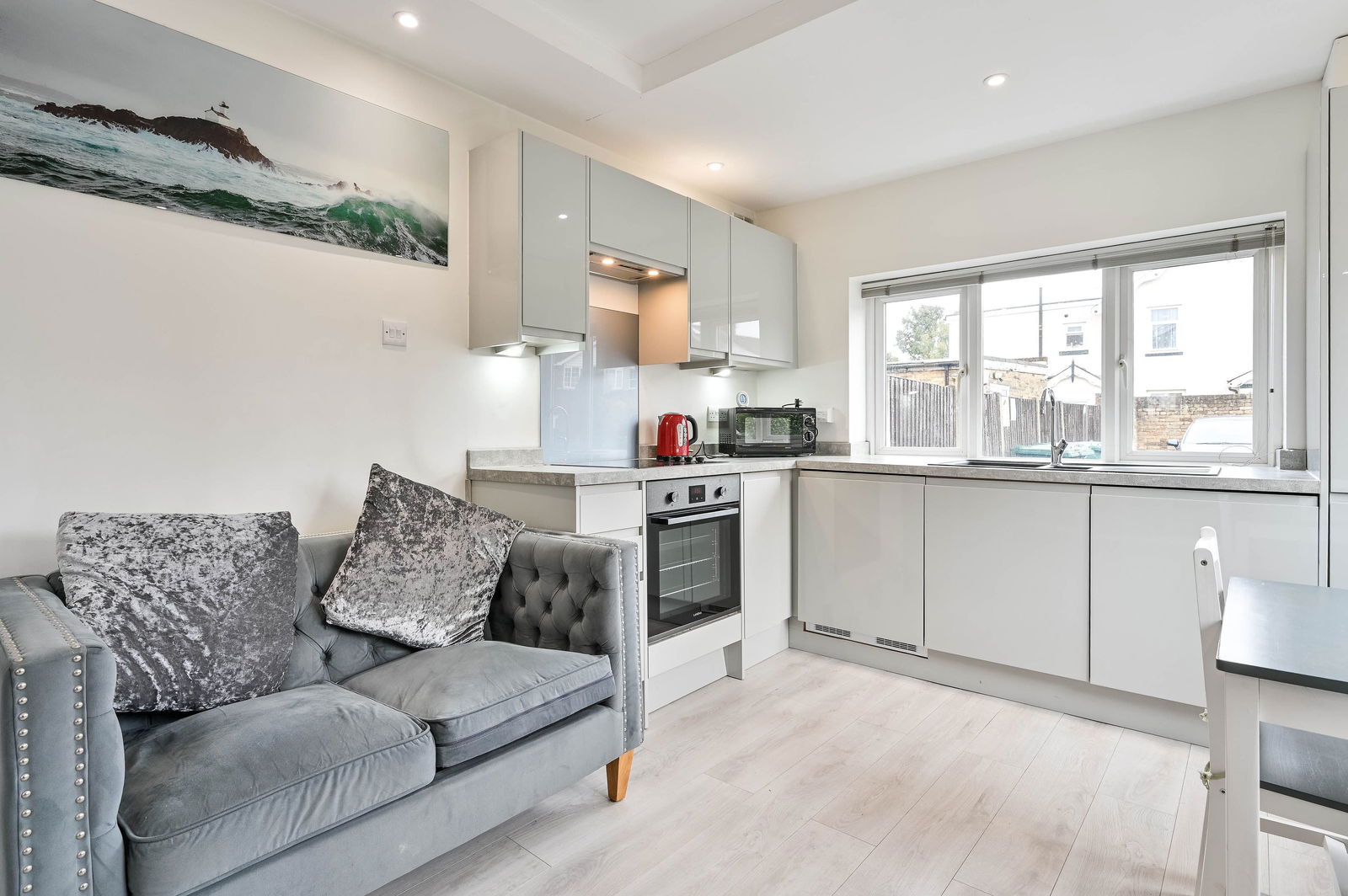 Studio flat to rent in Richmond Road, Staines-upon-thames  - Property Image 5