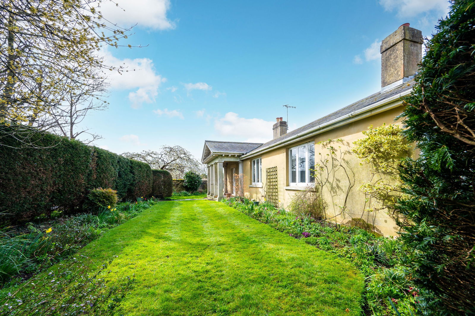 3 bed bungalow for sale in Oxted Road, Godstone 1