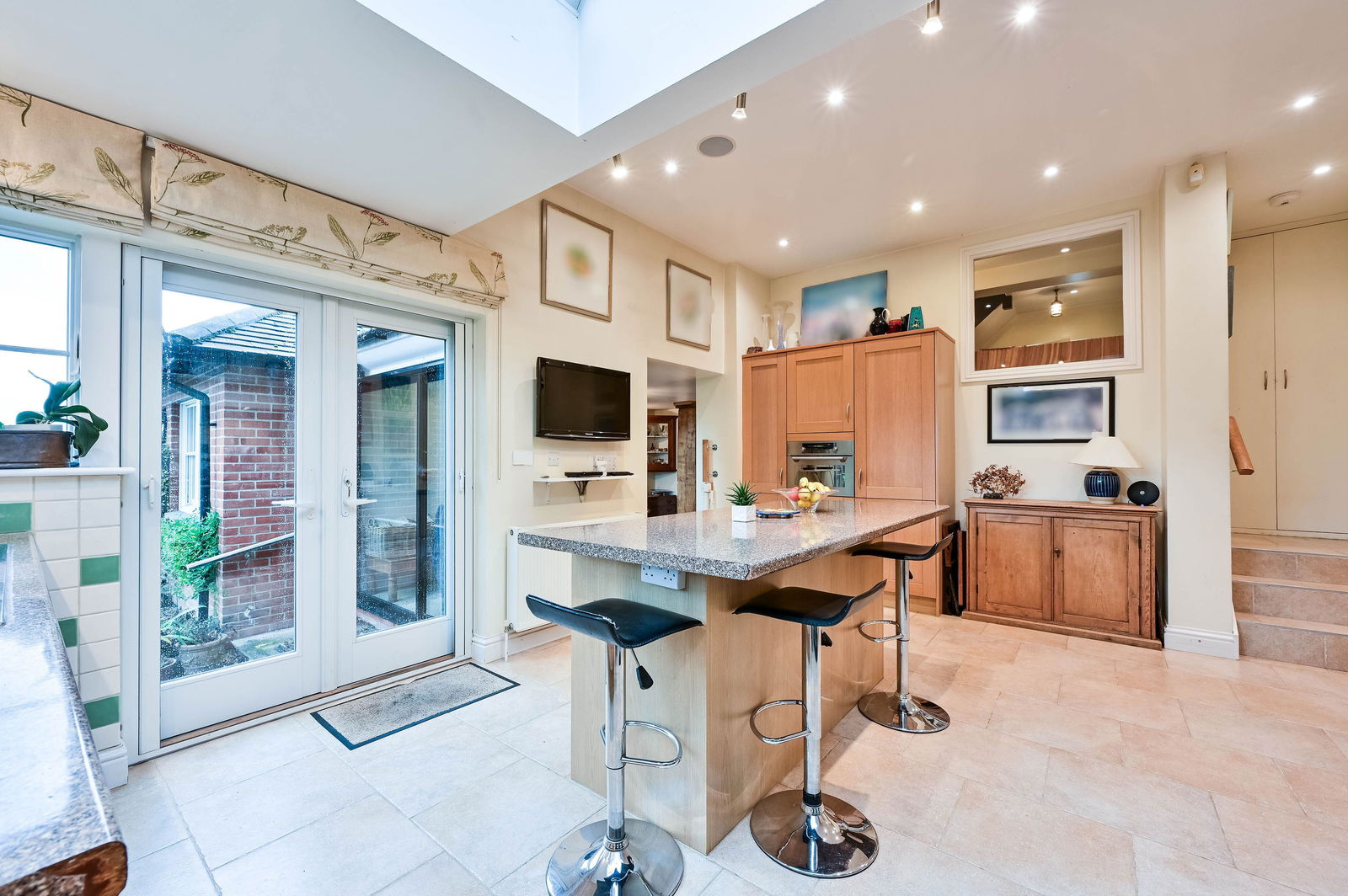 4 bed semi-detached house to rent in Chapel Lane, Leatherhead  - Property Image 8