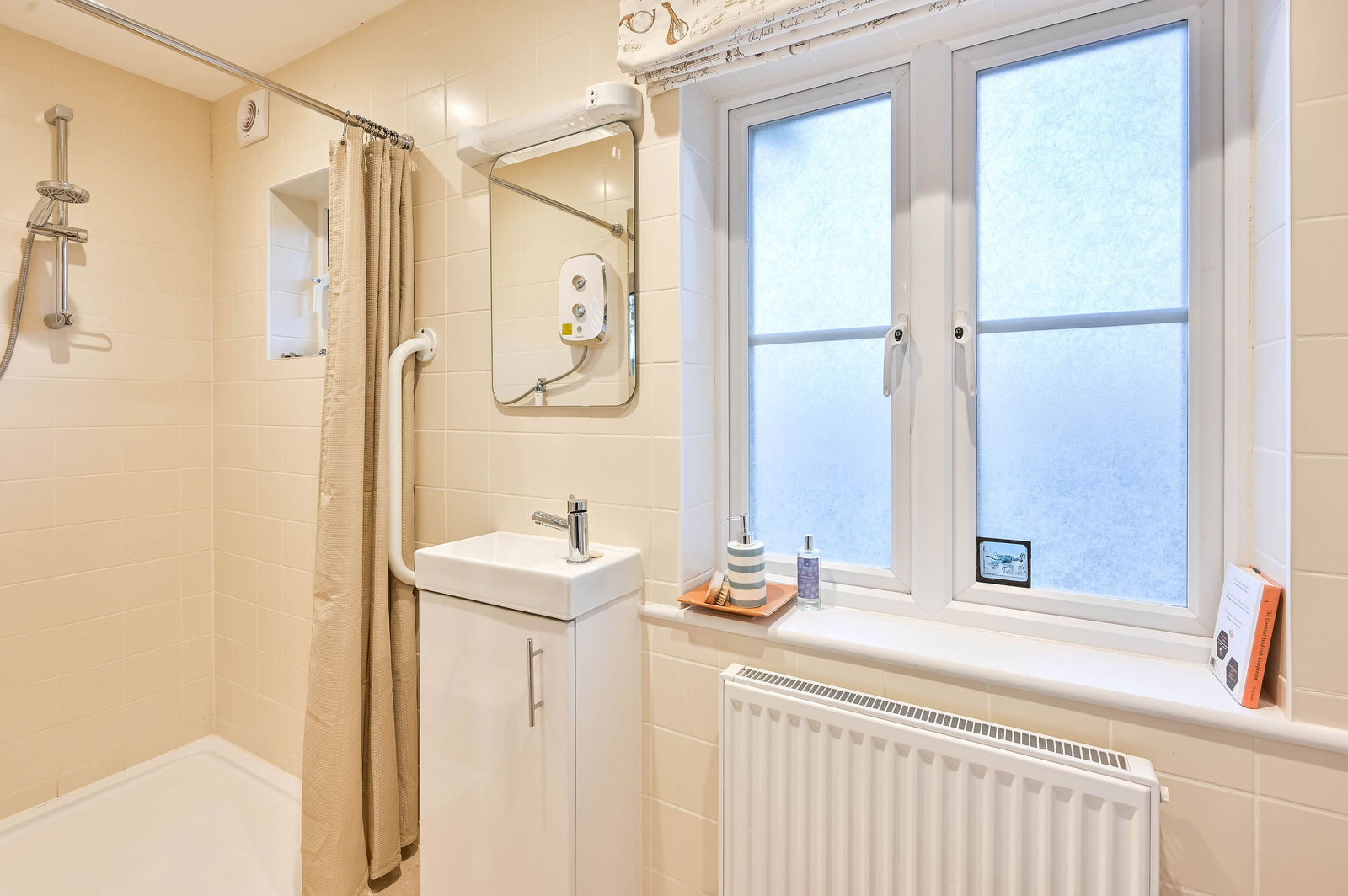 4 bed semi-detached house to rent in Chapel Lane, Leatherhead 16