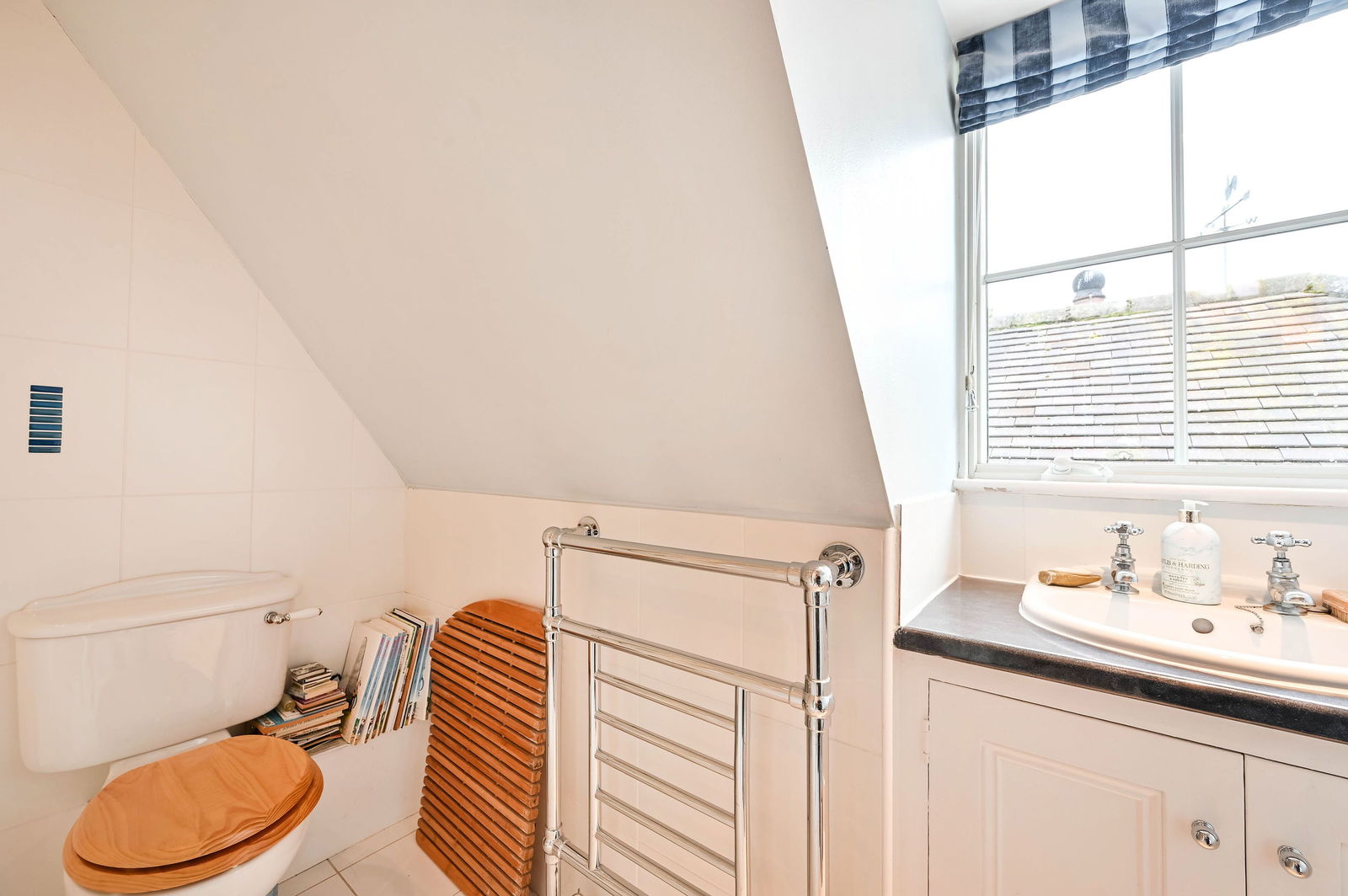 4 bed semi-detached house to rent in Chapel Lane, Leatherhead 25